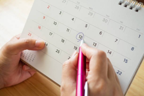 woman-tracking-calendar